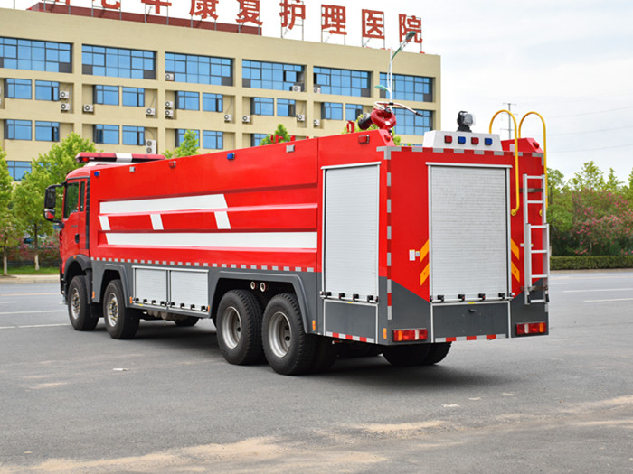 23噸豪沃前四后八水罐消防車(chē)