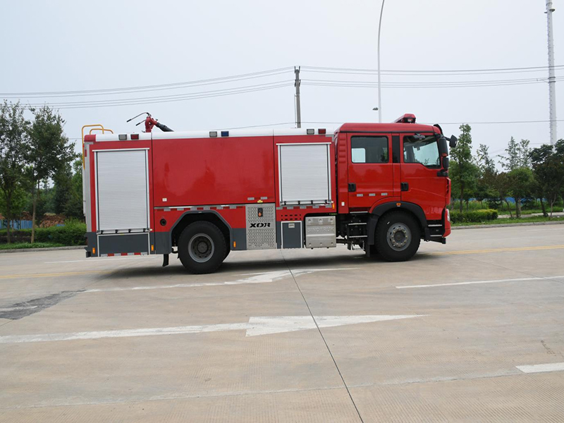 國(guó)六8噸重汽T5G水罐消防車(chē)